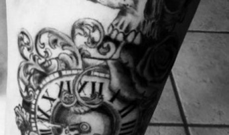 Réalisation de tatouages jambes - Chaussan - AXS Tatouage
