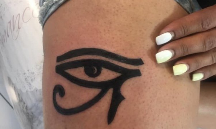 oeil d'orus -axs tatouage